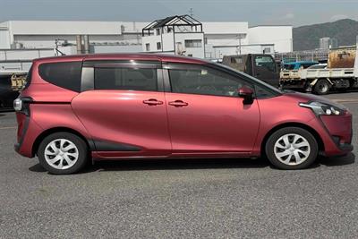2016 Toyota Sienta - Thumbnail
