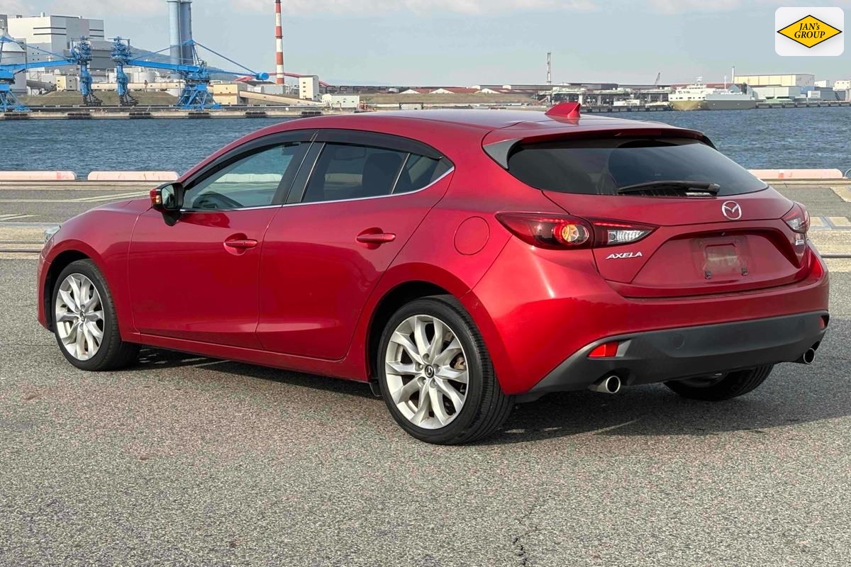 2013 Mazda Axela