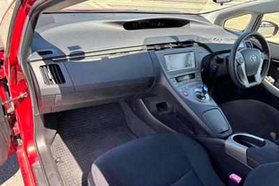 2013 Toyota Prius - Thumbnail