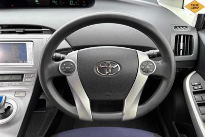 2014 Toyota Prius - Thumbnail
