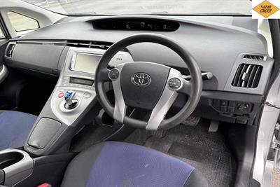 2014 Toyota Prius - Thumbnail