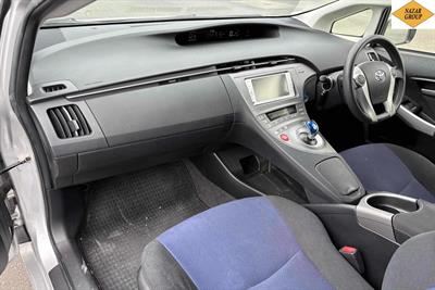 2014 Toyota Prius - Thumbnail