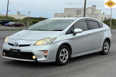 2014 Toyota Prius - Thumbnail