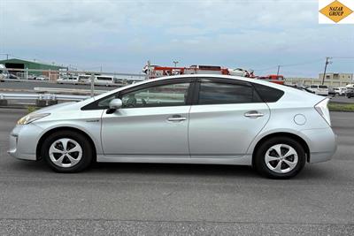 2014 Toyota Prius - Thumbnail