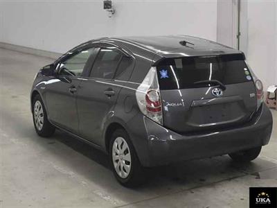 2013 Toyota Aqua - Thumbnail