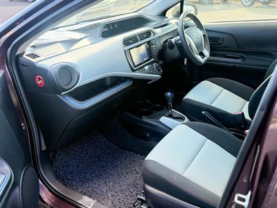 2014 Toyota Aqua - Thumbnail