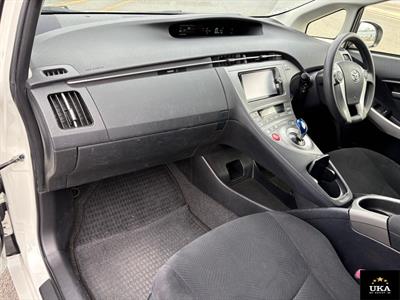 2013 Toyota Prius - Thumbnail