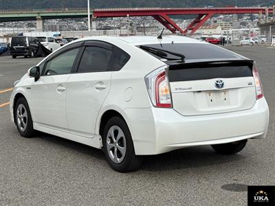 2013 Toyota Prius - Thumbnail