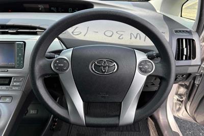 2015 Toyota Prius - Thumbnail