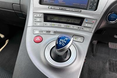 2015 Toyota Prius - Thumbnail