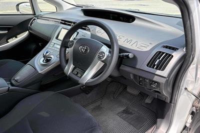2015 Toyota Prius - Thumbnail