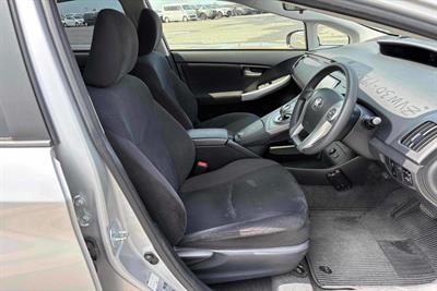 2015 Toyota Prius - Thumbnail