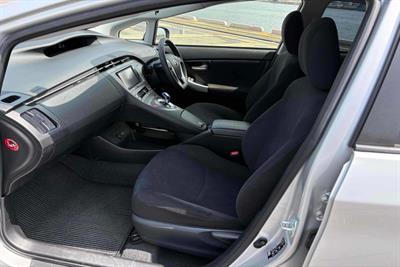 2015 Toyota Prius - Thumbnail