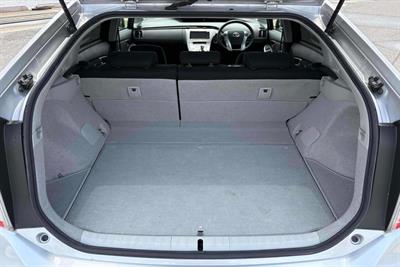 2015 Toyota Prius - Thumbnail
