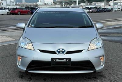 2015 Toyota Prius - Thumbnail