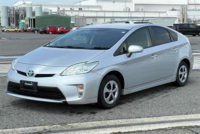 2015 Toyota Prius - Thumbnail