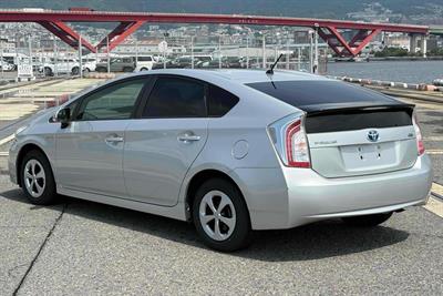 2015 Toyota Prius - Thumbnail