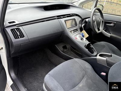 2014 Toyota Prius - Thumbnail