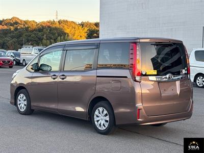 2016 Toyota Noah - Thumbnail