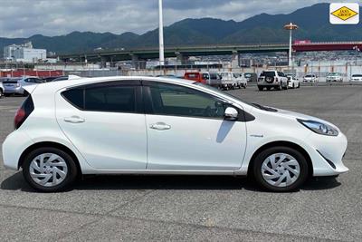 2018 Toyota Aqua - Thumbnail
