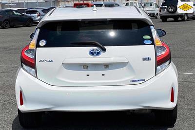 2018 Toyota Aqua - Thumbnail