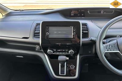 2017 Nissan Serena - Thumbnail