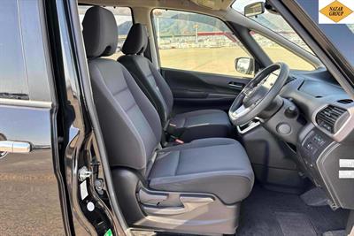 2017 Nissan Serena - Thumbnail