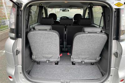 2014 Toyota Sienta - Thumbnail
