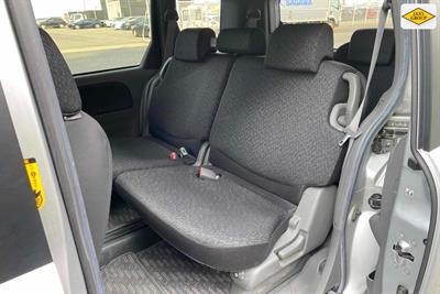 2014 Toyota Sienta - Thumbnail