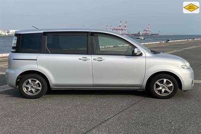 2014 Toyota Sienta - Thumbnail
