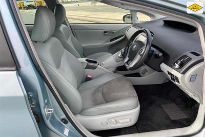 2013 Toyota Prius - Thumbnail