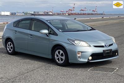 2013 Toyota Prius - Thumbnail