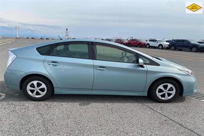 2013 Toyota Prius - Thumbnail