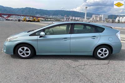 2013 Toyota Prius - Thumbnail