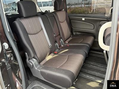 2015 Nissan Serena - Thumbnail