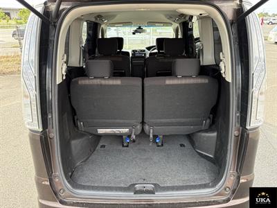2015 Nissan Serena - Thumbnail