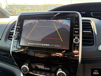 2017 Nissan Serena - Thumbnail