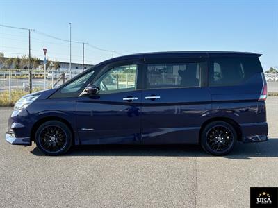 2017 Nissan Serena - Thumbnail