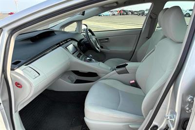 2012 Toyota Prius - Thumbnail
