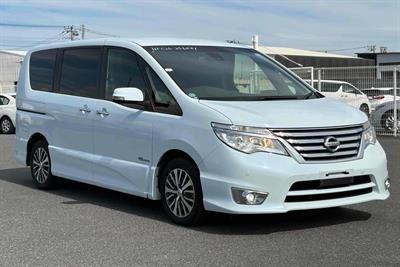 2015 Nissan Serena - Thumbnail