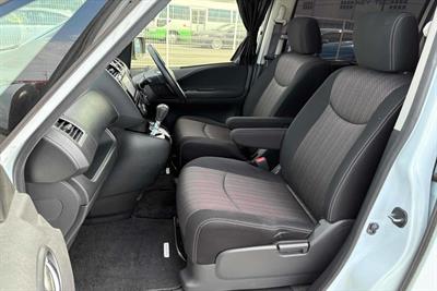 2015 Nissan Serena - Thumbnail