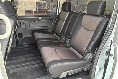 2015 Nissan Serena - Thumbnail