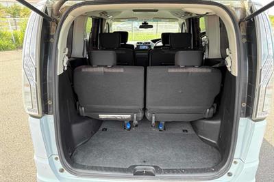 2015 Nissan Serena - Thumbnail