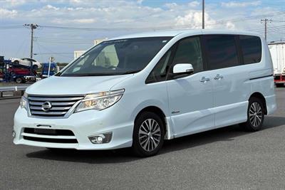 2015 Nissan Serena - Thumbnail