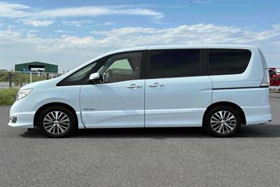 2015 Nissan Serena - Thumbnail