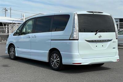 2015 Nissan Serena - Thumbnail