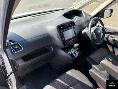 2015 Nissan Serena - Thumbnail