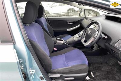 2012 Toyota Prius - Thumbnail