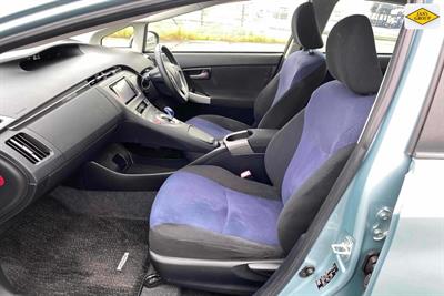 2012 Toyota Prius - Thumbnail