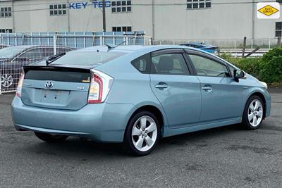 2012 Toyota Prius - Thumbnail